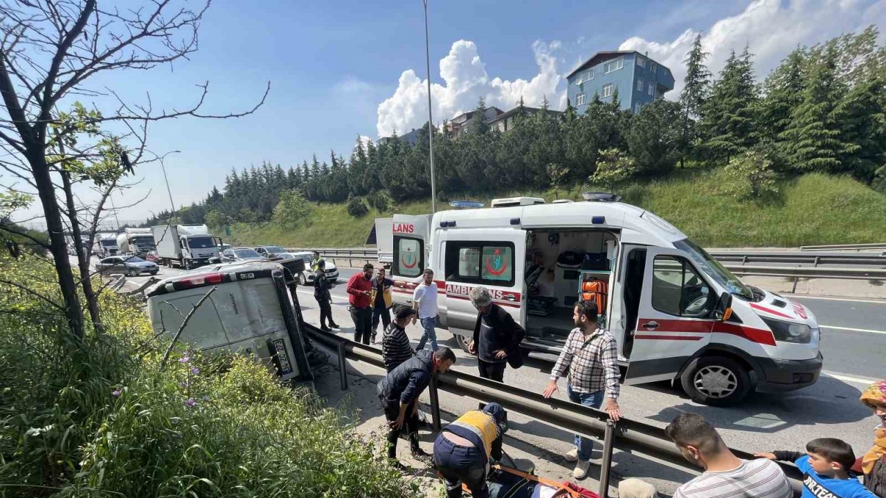 TEM’de lastiği patlayan araç takla attı: 2 yaralı