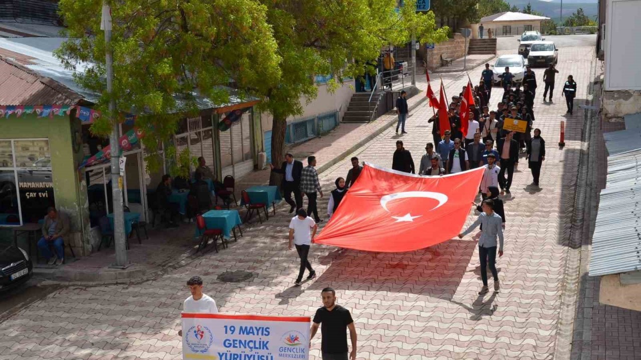 Tercan’da Gençlik Yürüyüşü yapıldı