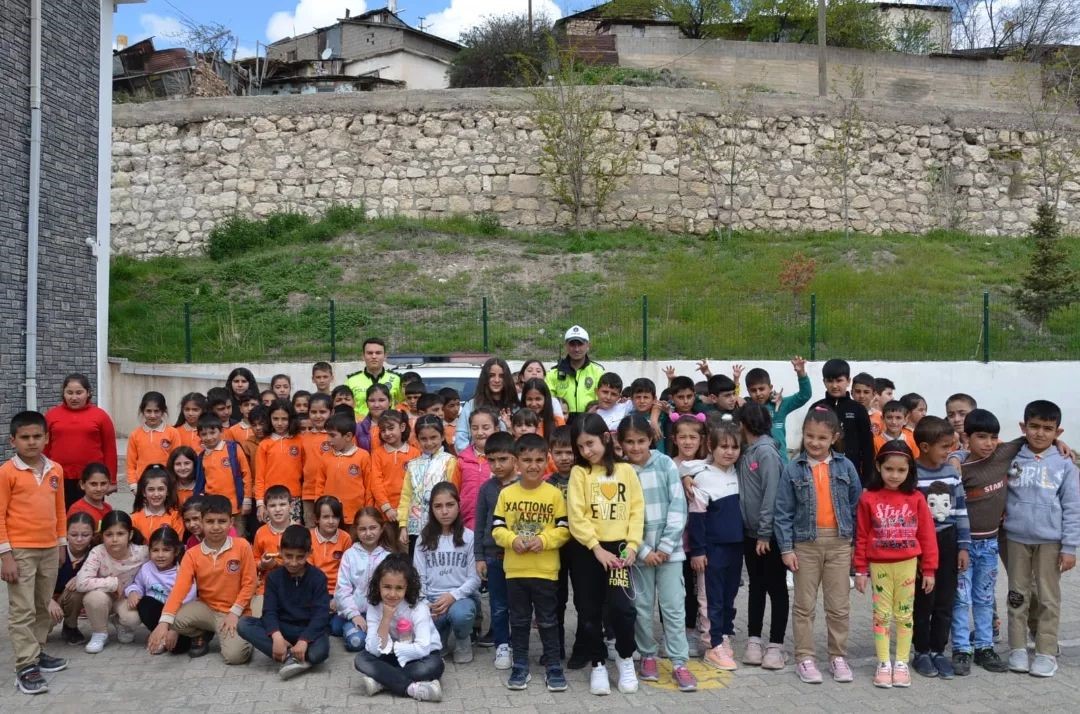 Tercan’da öğrencilere trafik güvenliği eğitimi verildi