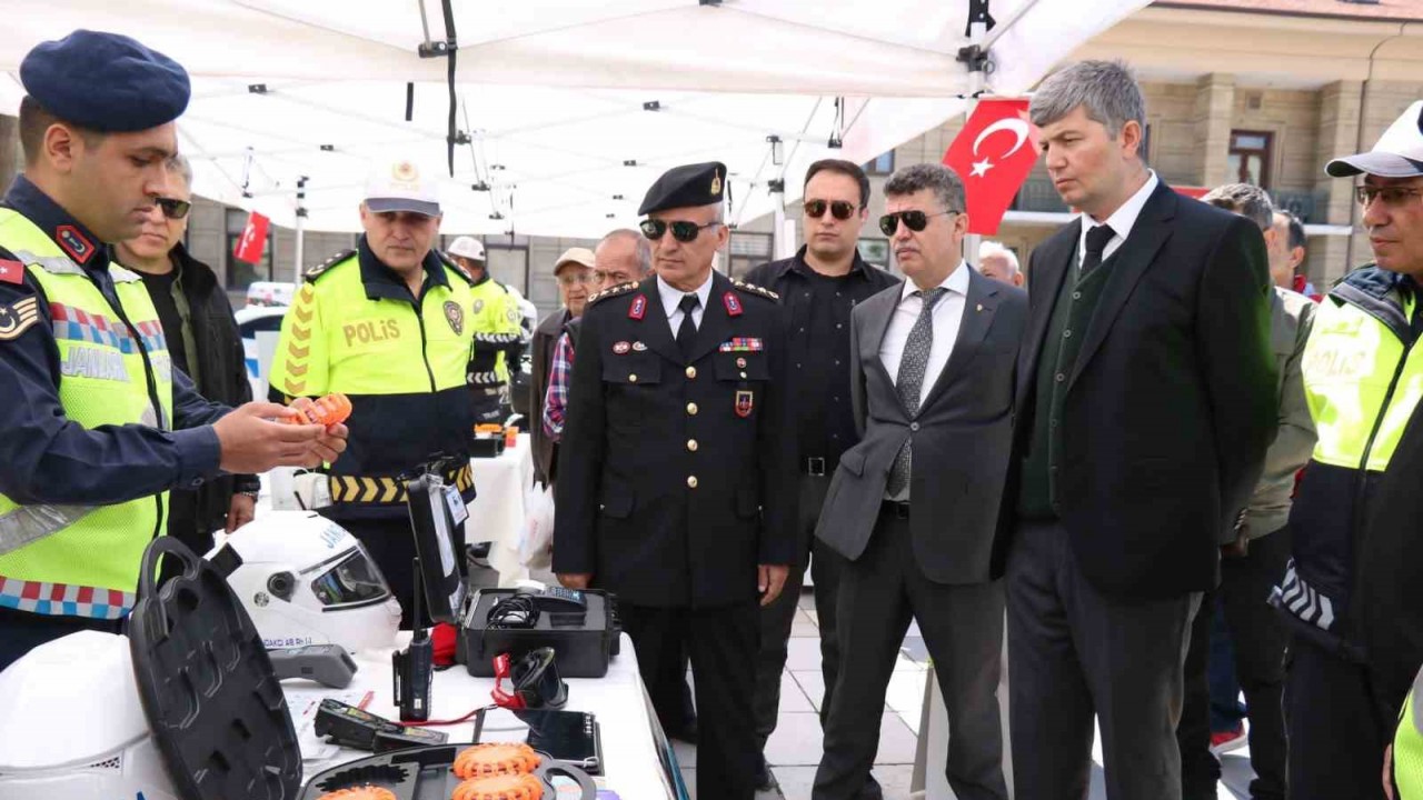 Trafik Haftası çerçevesinde stant kuruldu