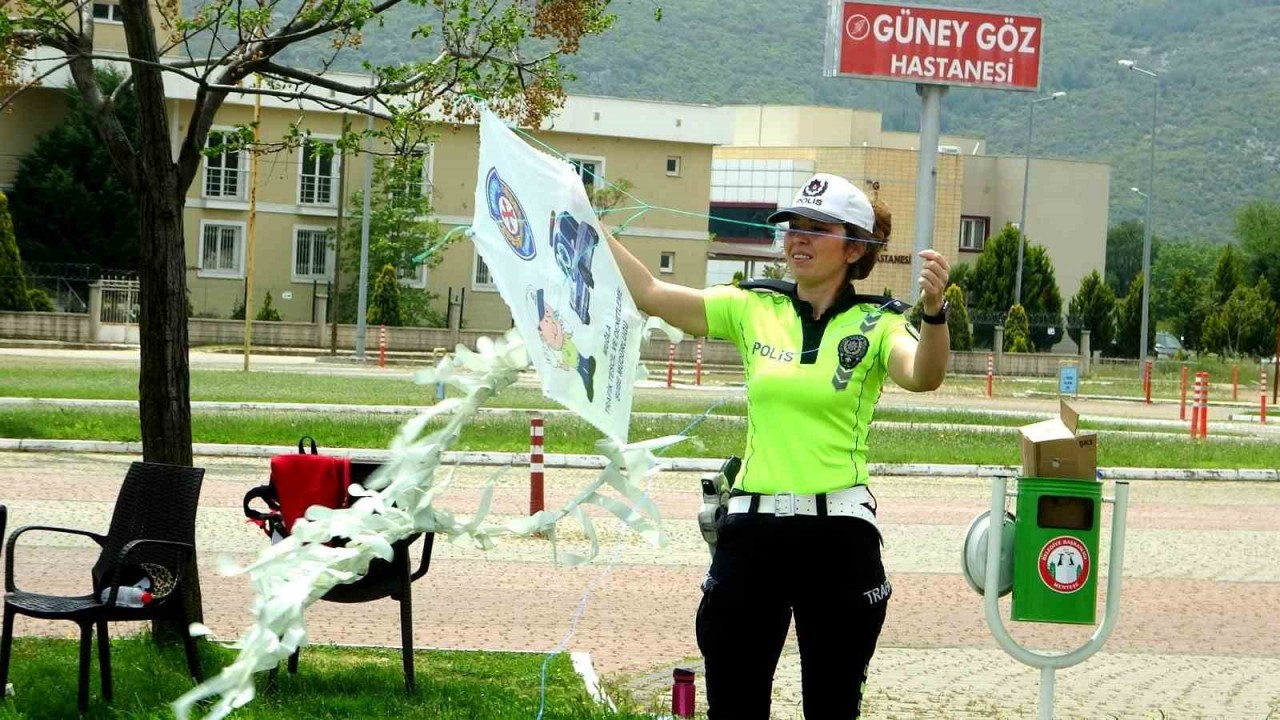 Trafik Haftası’nda depremzede çocuklar uçurtma şenliğinde eğlendi