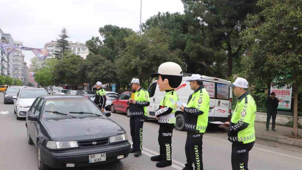 Trafik polislerinden sürücülere ’yaya yolu’ uyarısı: "Öncelik hayatın, öncelik yayanın"