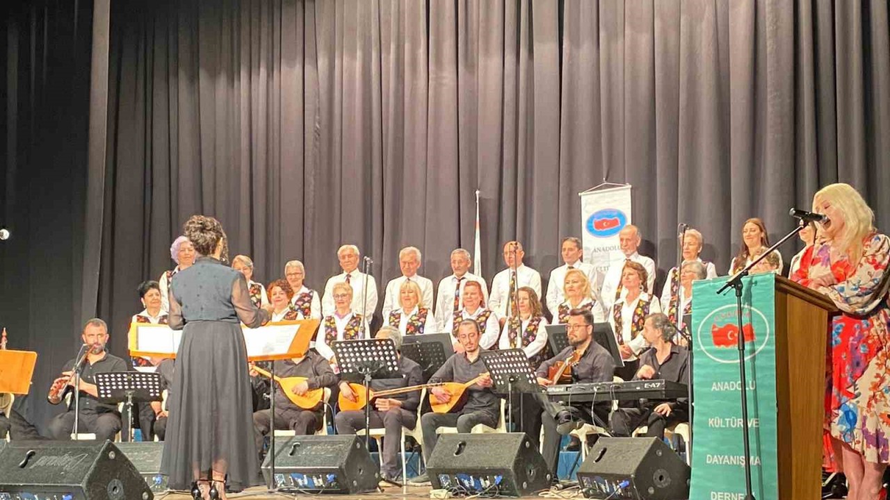 Türk Halk Müziği Korosunun ‘Sezon Ortası Yaz Konseri’ izleyicilerden tam not aldı