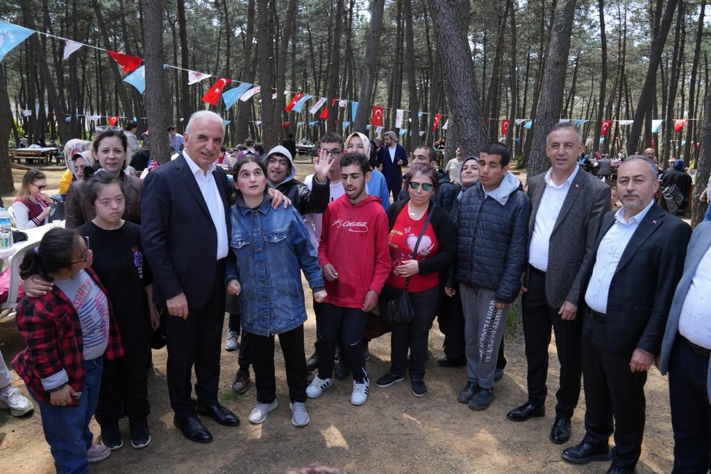 Ümraniye’de gerçekleşen piknikte engeller ortadan kalktı