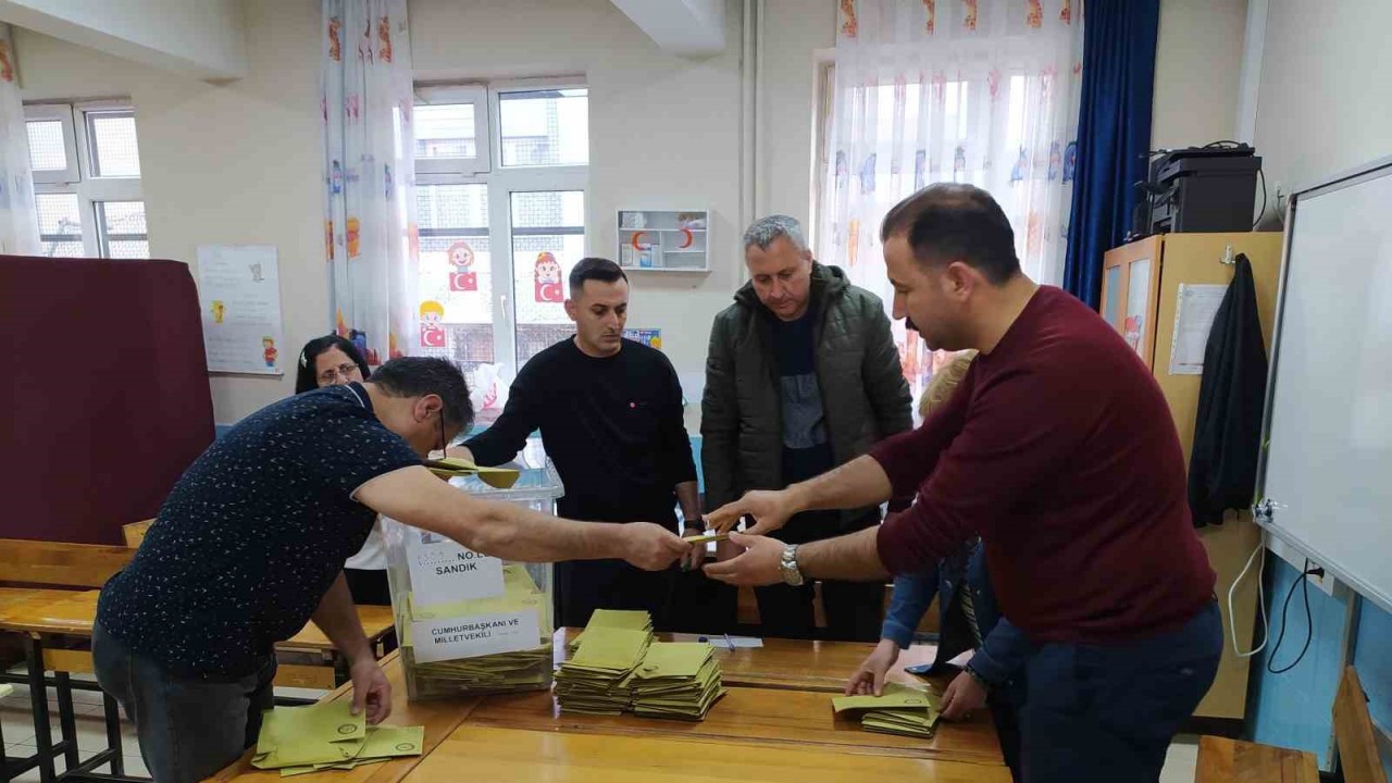 Uşak’ta oy sayma işlemi başladı