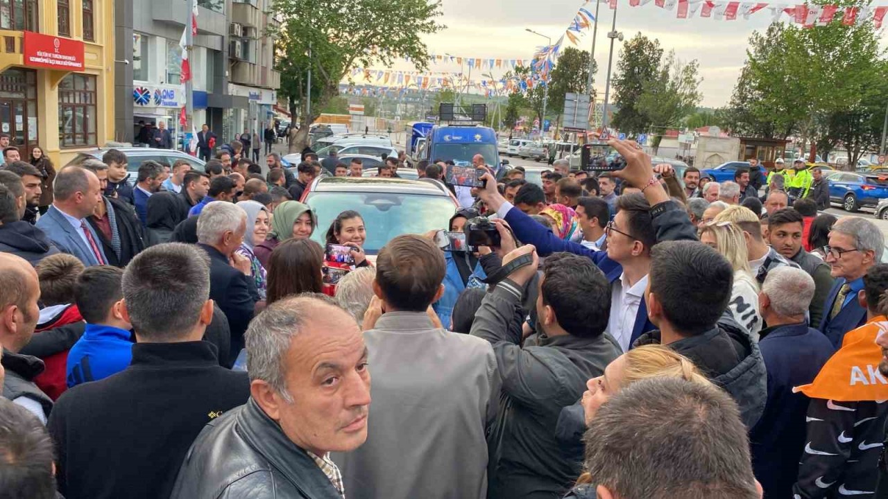 Uzunköprü’de Togg’a yoğun ilgi: Vatandaşlar fotoğraf çekme yarışına girdi