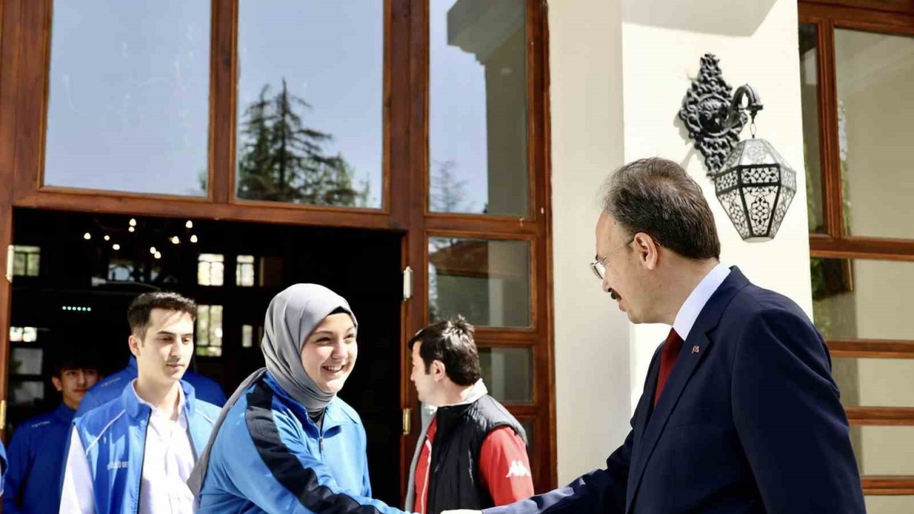 Vali Kızılkaya gençleri makamında ağırladı