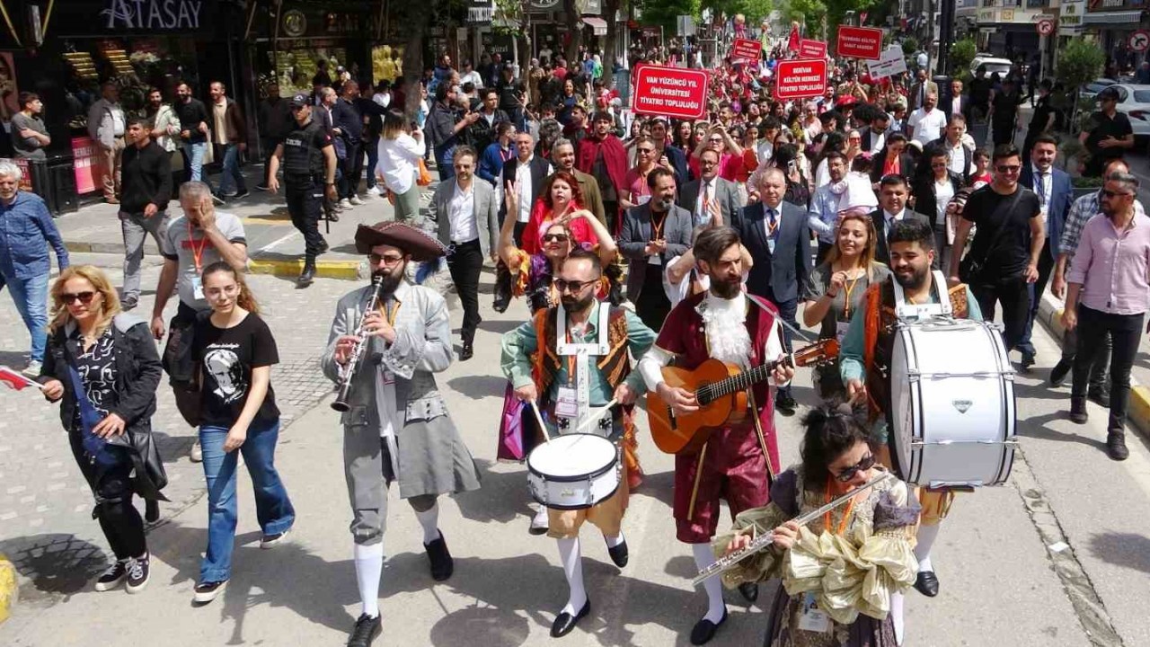 Van Akdamar Çocuk ve Gençlik Tiyatroları Şenliği başladı