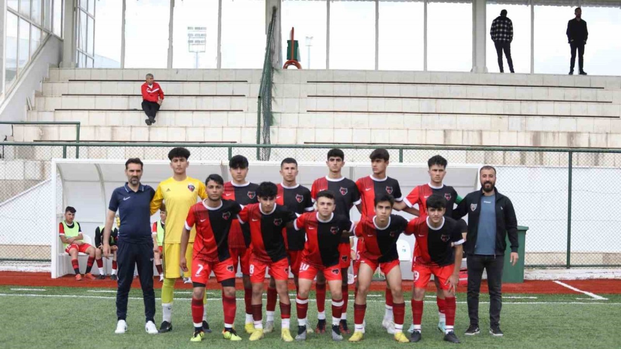 Van Büyükşehir Belediyespor U-16 Takımı Türkiye şampiyonasında son dörde kaldı