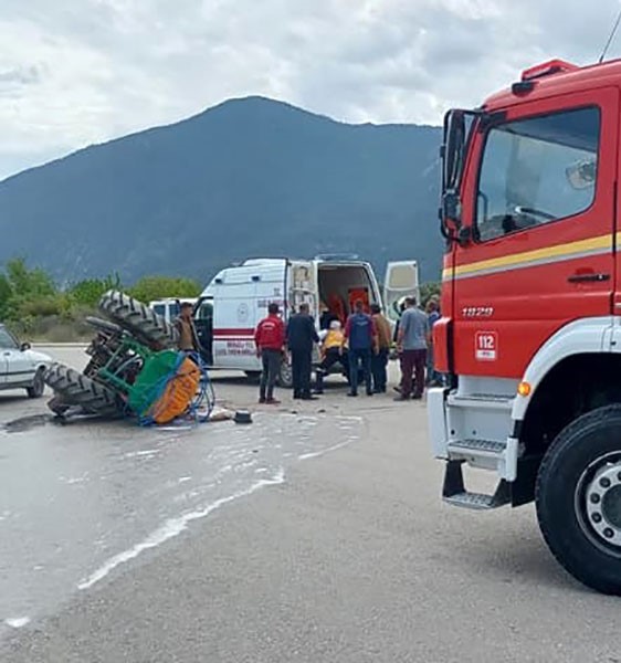 Yan yatan traktörün sürücüsü hayatını kaybetti