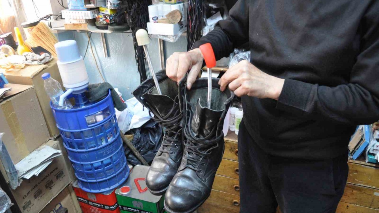 Yazlık ayakkabılara geçerken kışlık botlar bakım yapmadan kaldırmamalı