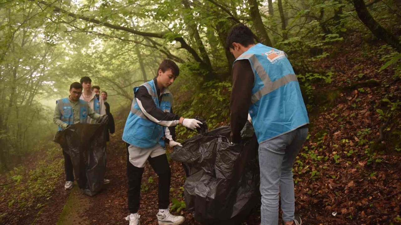 Yıldırım’da gençler doğa için yürüdü