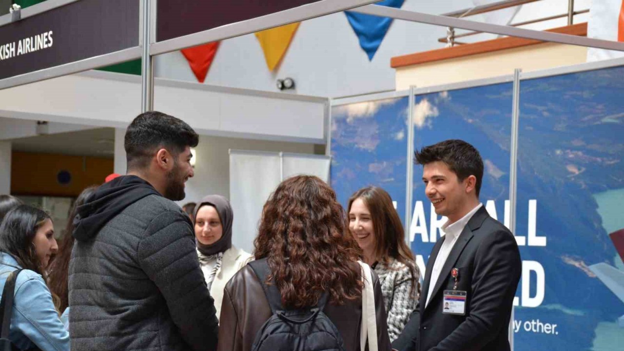 Yoğun ilgi gören İKAF’23’ün ilk günü tamamlandı