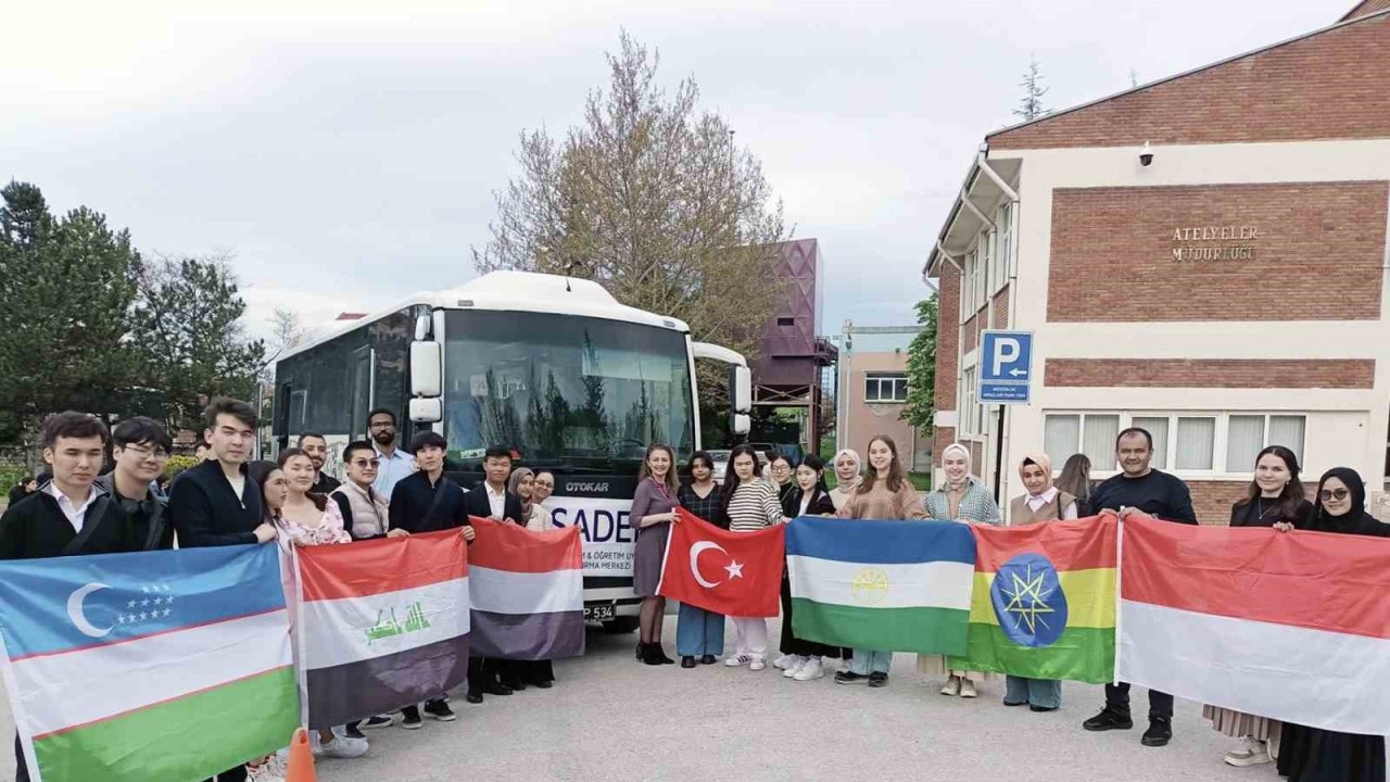 Yöresel dans ve şarkılarını İKAF’ 23’te sergilediler