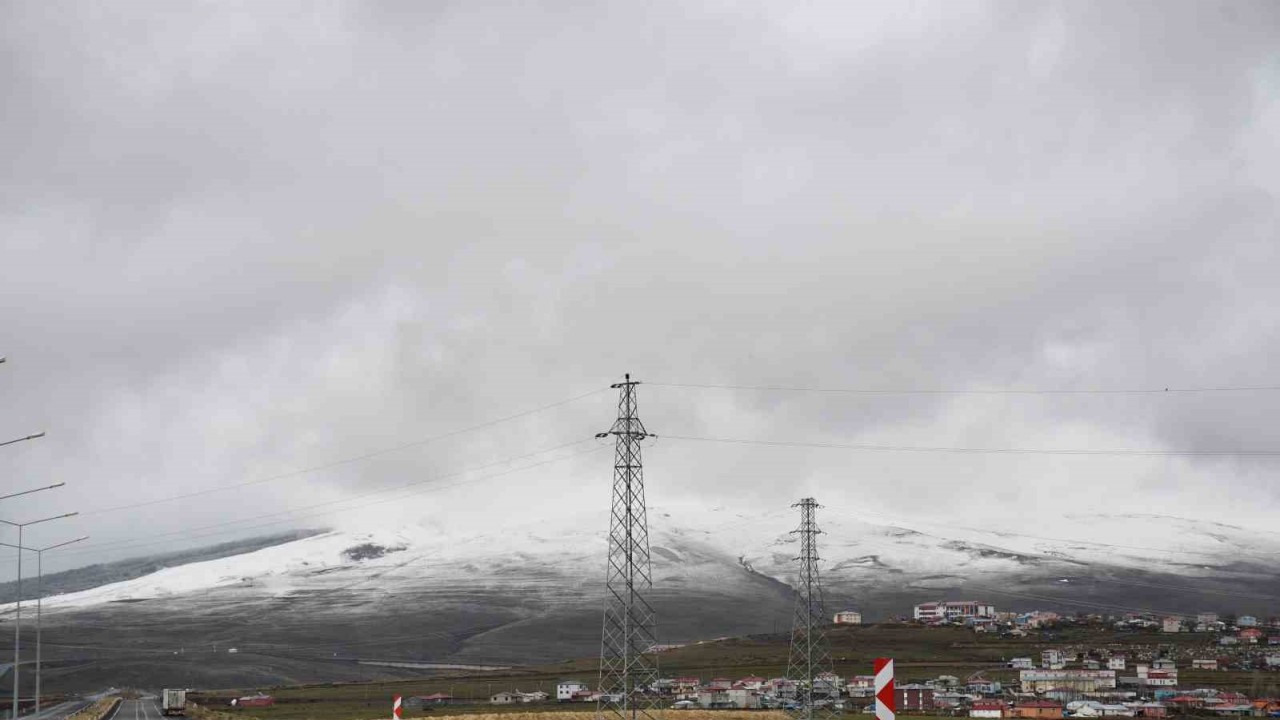 Yüksek kesimlerde kar yağışı etkili oldu