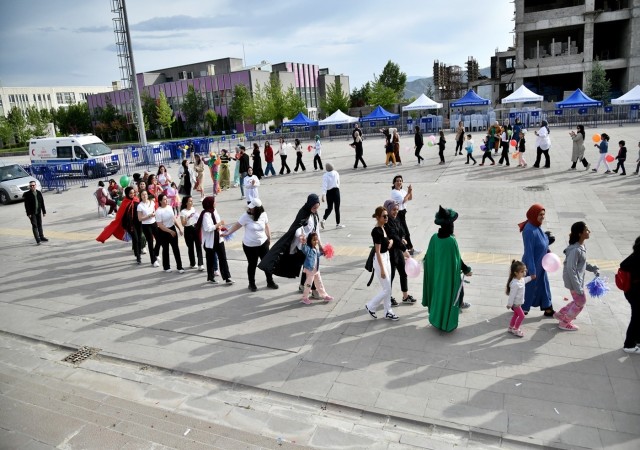 2. Bahar Çocuk Şenliğinde çocuklar doyasıya eğlendi