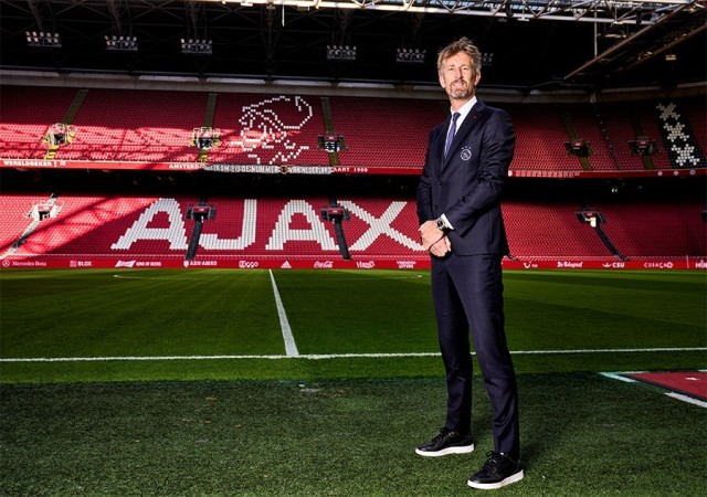 Ajaxta Edwin van der Sar, CEOluk görevinden ayrılma kararı aldı