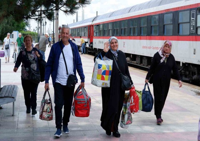 Akın akın gelen gurbetçiler, “Türkiyeyi kıskanıyorlar, Almanya da çok pahalı”