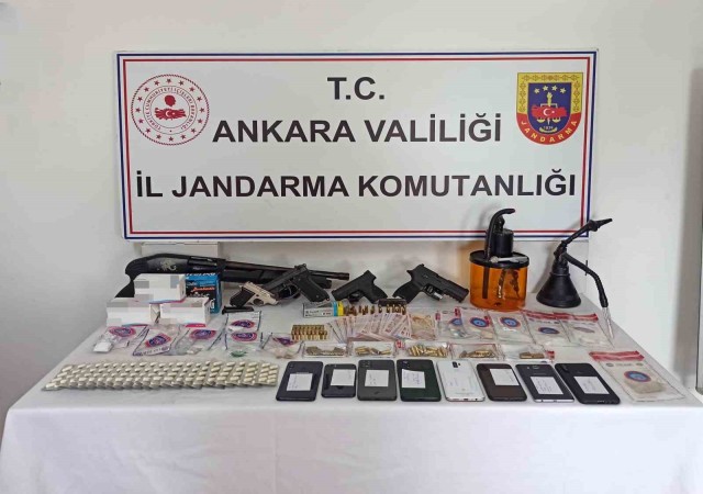 Ankarada 14 adrese eş zamanlı operasyon: 12 gözaltı