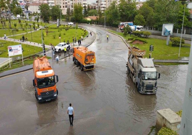 Ankarada yağmur ve dolu etkili oldu