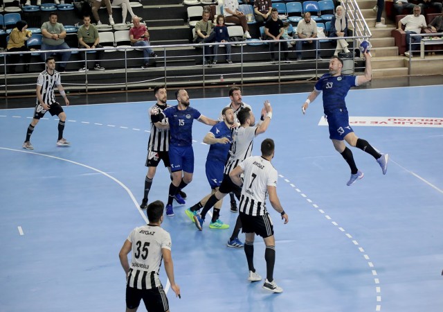 Beşiktaşı 36-33 yenen Sakarya Büyükşehir adını finale yazdırdı