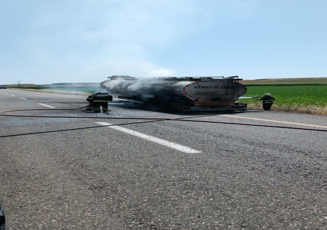 Diyarbakırda faciadan dönüldü: Yakıt yüklü tanker alev aldı