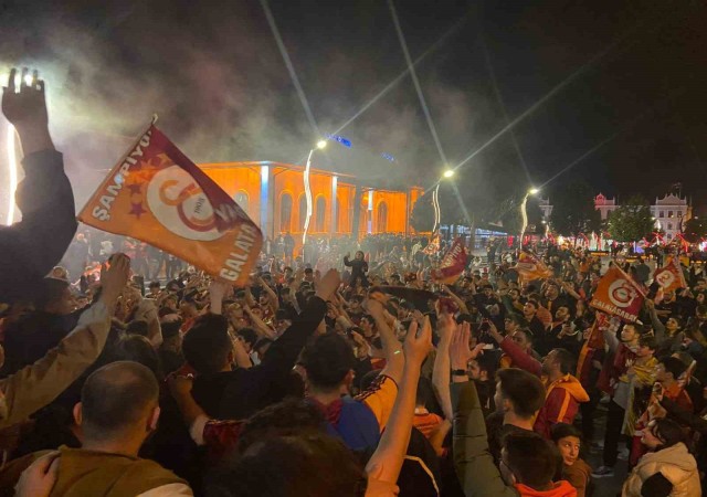 Galatasaray şampiyonluğunu ilan etti, Boluda vatandaşlar sokağa döküldü