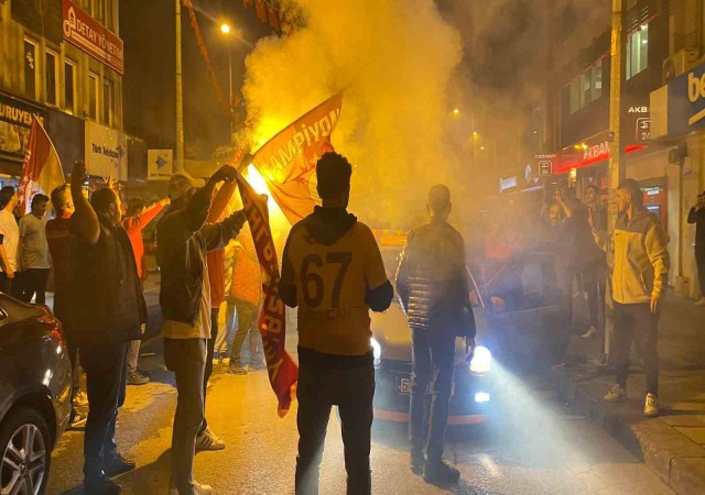 Galatasaray şampiyonluğunu ilan etti, Zonguldaklılar sokağa akın etti