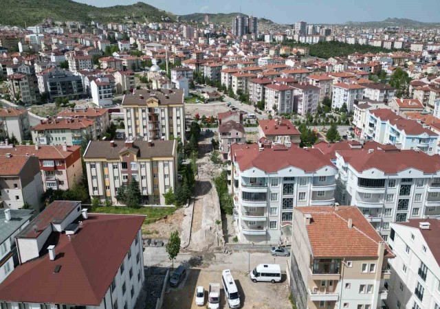 Güzelyurt Mahallesinde yol bakım-onarım çalışmaları devam ediyor