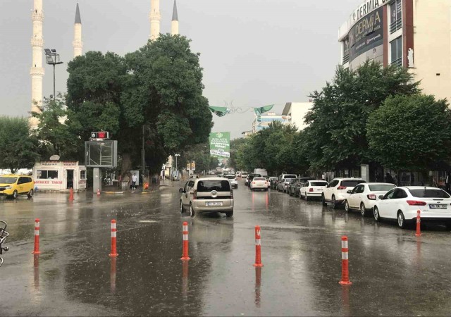 Iğdırda sağanak yağış etkili oluyor