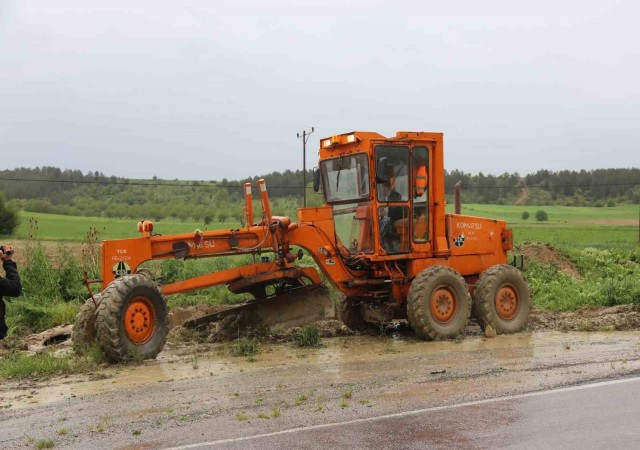 Kastamonuda kuvvetli sağanak hayatı olumsuz etkiledi