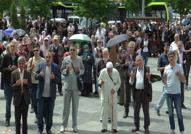 Kayserili hacı adayları dualarla uğurlandı