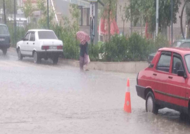 Koçarlıda vatandaşlar sağanak yağışa karşı anonsla uyarıldı