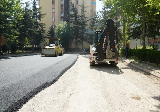 Melikgazi yolları yenileyerek ulaşımı daha konforlu hale getiriyor