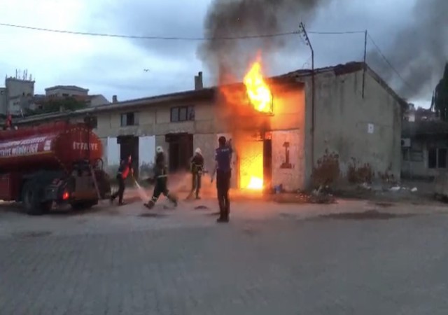 Sebze halindeki yangın paniğe neden oldu