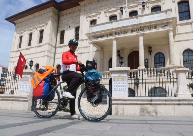 Şehitler için bin 200 kilometre pedal çevirecek