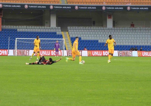 Spor Toto Süper Lig: Fatih Karagümrük: 2 - Kayserispor: 0 (İlk yarı)