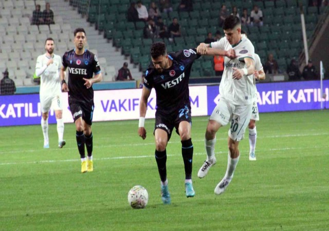 Spor Toto Süper Lig: Giresunspor: 0 - Trabzonspor: 2 (İlk yarı)