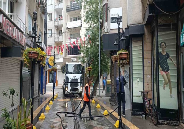 Yalova Belediyesinden cadde, sokak ve parklarda hummalı çalışma