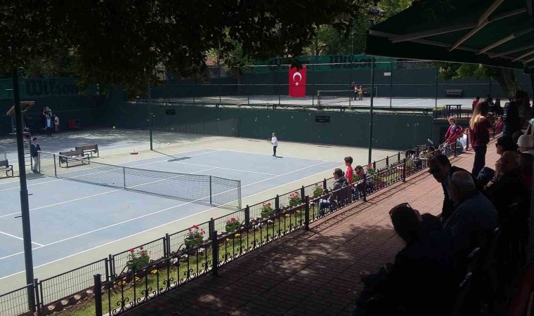 14 yaş tenis şampiyonları Zonguldakta nefes kesti