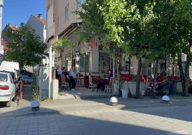 Acemi şoför masayı dağıttı