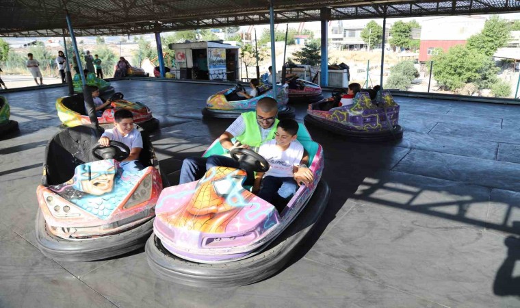 Adıyamanda yetim çocuklar lunaparkta gönüllerince eğlendi