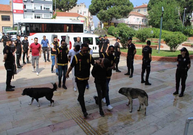 Adliyede bıçaklama olayının şüphelileri adliyeye sevk edildi