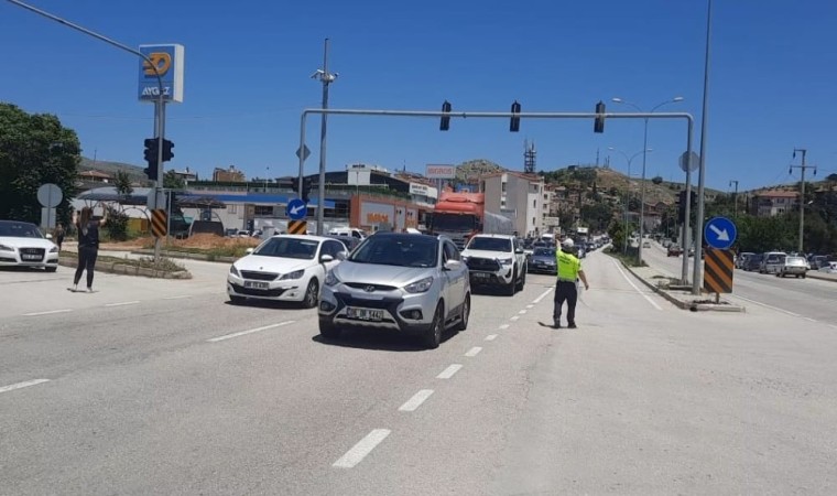 Afyonkarahisar- Antalya karayolunda trafik yoğunluğu yaşanıyor