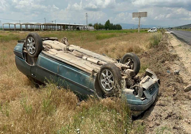 Afyonkarahisarda trafik kazası, 3 kişi yaralandı