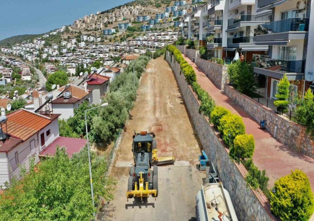 Akbük Mahallesinde yol yapım çalışmaları devam ediyor