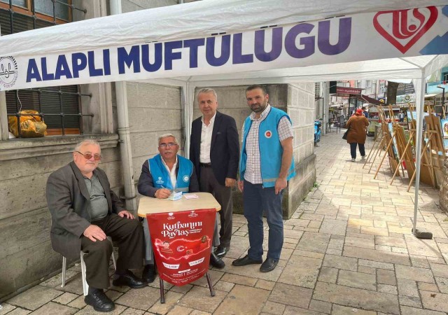 Alaplı Müftülüğü vekalet yoluyla kurban bağış standı açtı