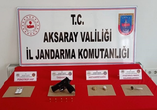 Aldığı uyuşturucuyla arabada sızan sürücü jandarmaya yakalandı