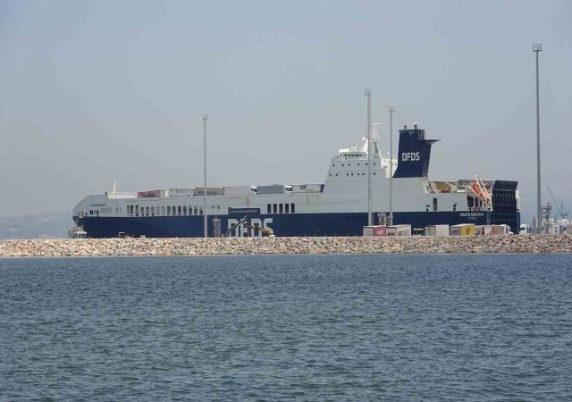 Alıkonulmak istenen Türk bayraklı Galata Seaways Yalovaya döndü