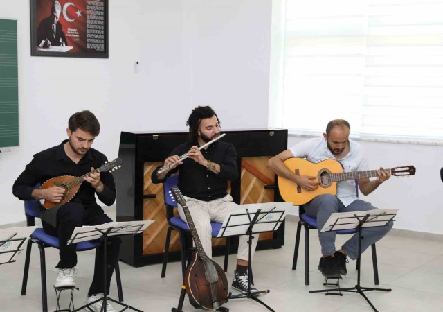 ALKÜde mandolin topluluğunun sesi Avrupadan duyuldu